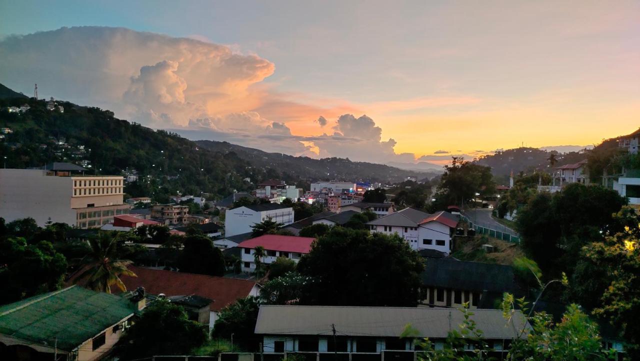 Marvel Hills Kandy Exteriér fotografie